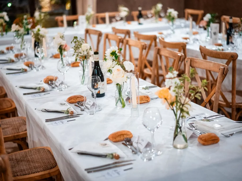 réception de mariage en extérieur ambiance chic